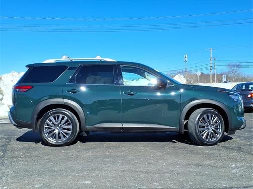 2023 Nissan Pathfinder SL