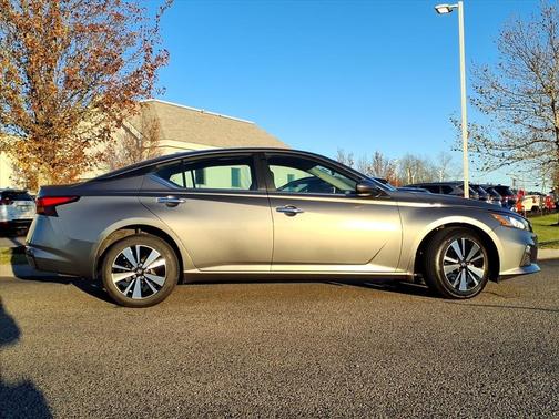 2022 Nissan Altima 2.5 SV