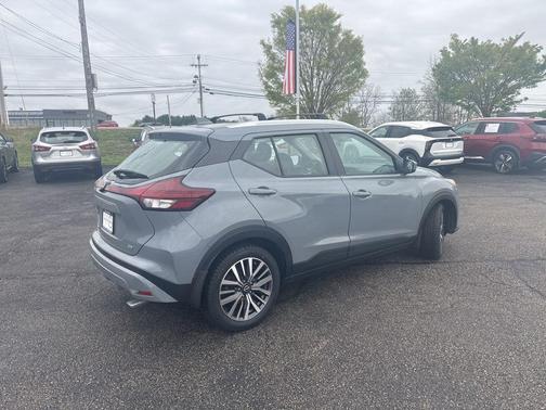 Boulder Gray Pearl 2022 Nissan Kicks SV