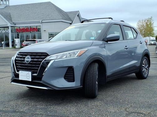Boulder Gray Pearl 2022 Nissan Kicks SV