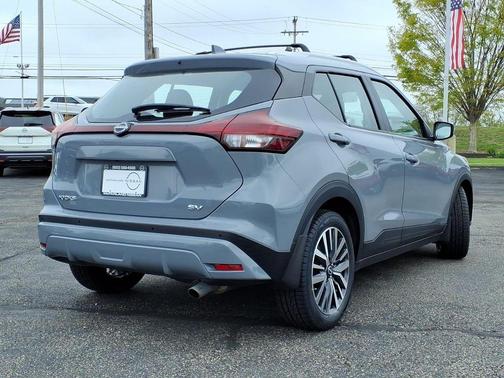 Boulder Gray Pearl 2022 Nissan Kicks SV