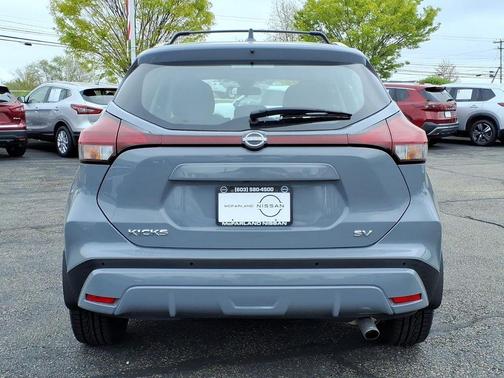 Boulder Gray Pearl 2022 Nissan Kicks SV