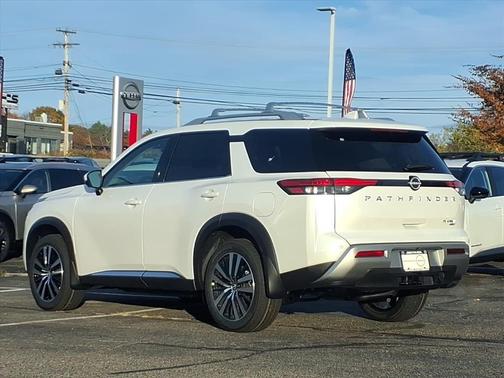 2025 Nissan Pathfinder Platinum