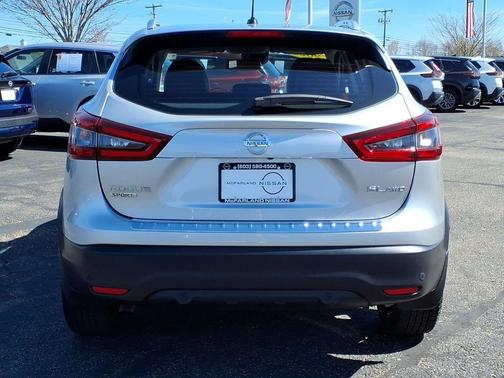 Brilliant Silver Metallic 2022 Nissan Rogue Sport SL