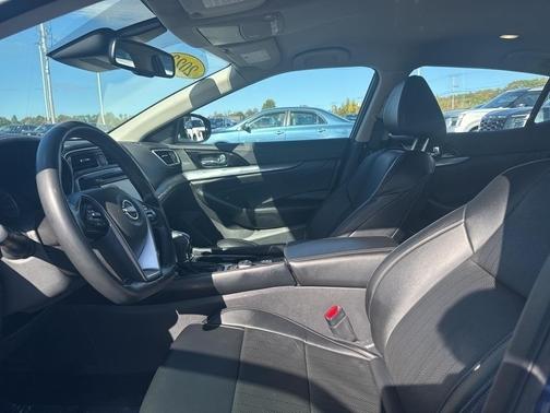 2023 Nissan Maxima SV