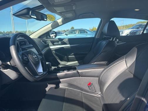 2023 Nissan Maxima SV