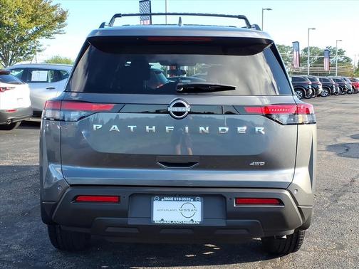 2025 Nissan Pathfinder SV