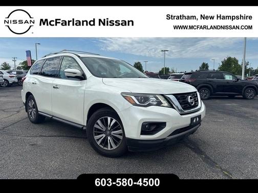 White 2017 Nissan Pathfinder SL