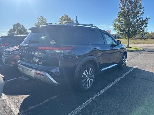 2022 Nissan Pathfinder Platinum