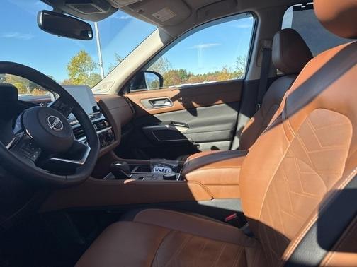 2022 Nissan Pathfinder Platinum
