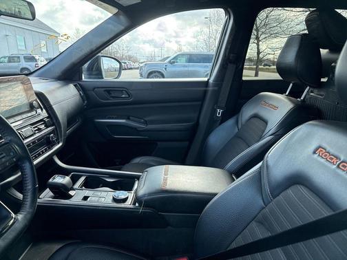 2 Tone Green / Black Roof 2023 Nissan Pathfinder Rock Creek