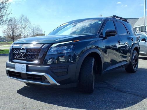 2 Tone Green / Black Roof 2023 Nissan Pathfinder Rock Creek