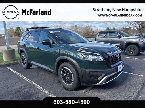 2 Tone Green / Black Roof 2023 Nissan Pathfinder Rock Creek