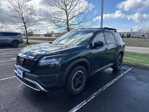 2 Tone Green / Black Roof 2023 Nissan Pathfinder Rock Creek