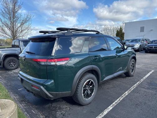 2 Tone Green / Black Roof 2023 Nissan Pathfinder Rock Creek