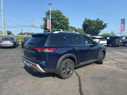 Deep Ocean Blue 2024 Nissan Pathfinder SL