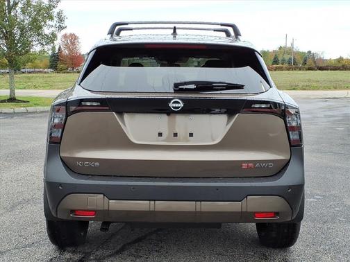 2026 Nissan Kicks SR