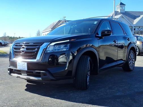 Black 2023 Nissan Pathfinder SL