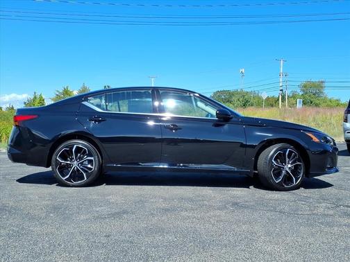 2025 Nissan Altima SR