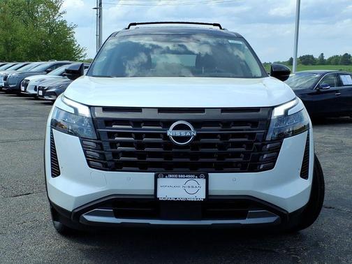 White / Black 2026 Nissan Pathfinder Platinum
