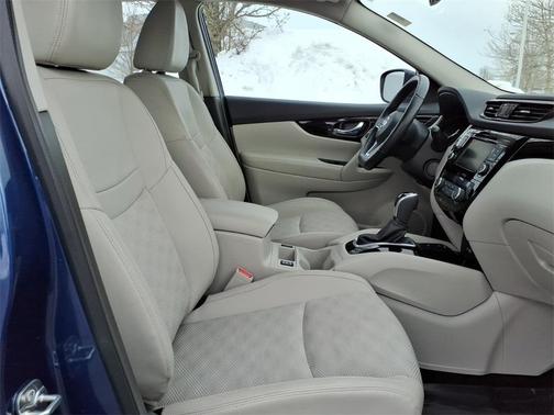 2022 Nissan Rogue Sport SV