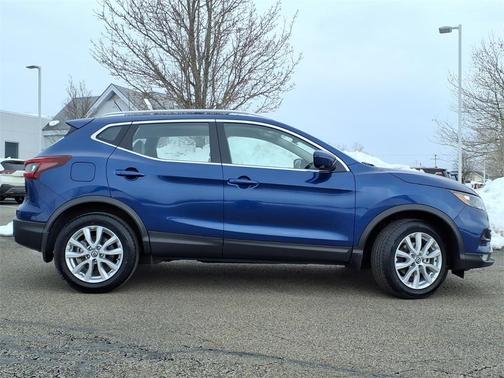 2022 Nissan Rogue Sport SV
