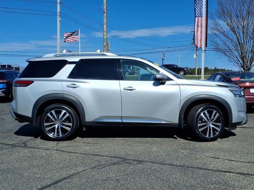 Brilliant Silver Metallic 2023 Nissan Pathfinder Platinum