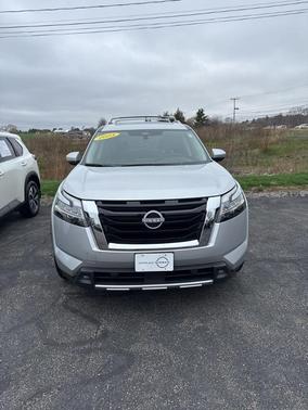 Brilliant Silver Metallic 2023 Nissan Pathfinder Platinum