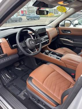 Brilliant Silver Metallic 2023 Nissan Pathfinder Platinum