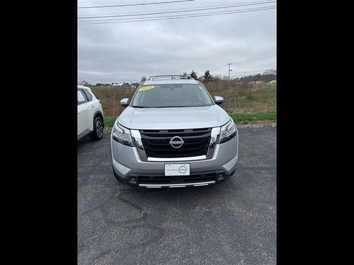 Brilliant Silver Metallic 2023 Nissan Pathfinder Platinum
