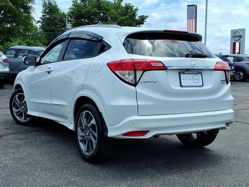 White 2019 Honda HR-V Touring