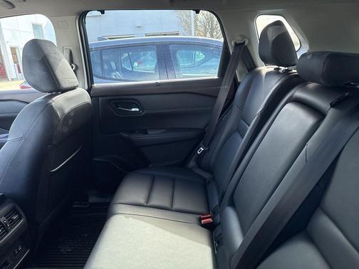 Blue / Black 2022 Nissan Rogue SL