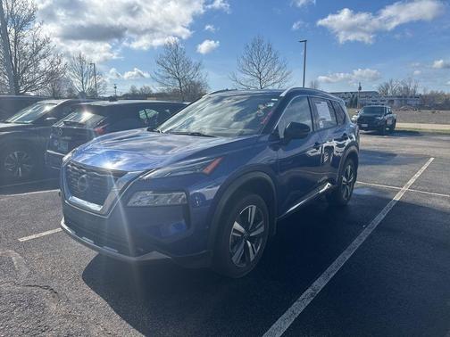 Blue / Black 2022 Nissan Rogue SL