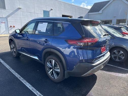 Blue / Black 2022 Nissan Rogue SL