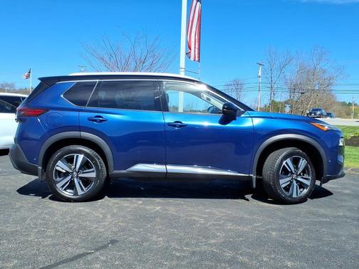 Blue / Black 2022 Nissan Rogue SL
