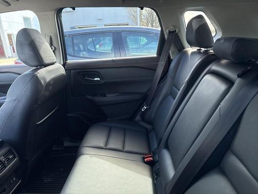 Blue / Black 2022 Nissan Rogue SL