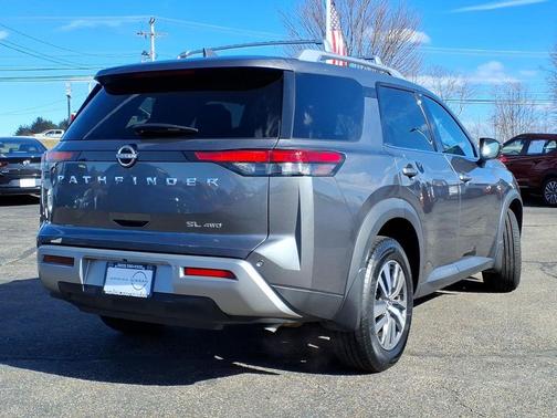 2023 Nissan Pathfinder SL