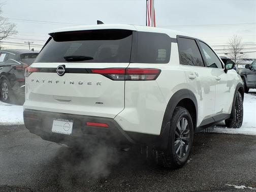 2024 Nissan Pathfinder S
