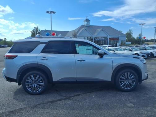 2025 Nissan Pathfinder SL