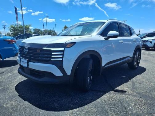 Aspen White Tri 2025 Nissan Kicks SR