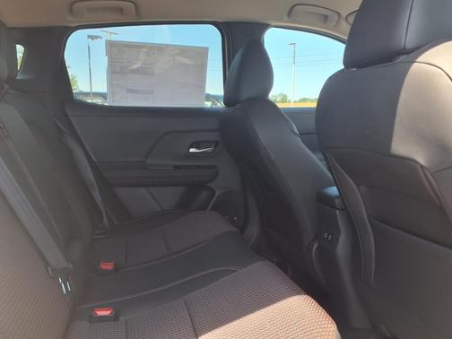 Aspen White Tri 2025 Nissan Kicks SR