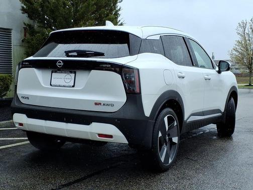 Aspen White Tri 2025 Nissan Kicks SR