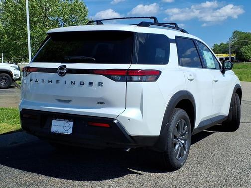 Everest White P 2026 Nissan Pathfinder SV