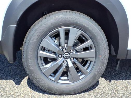 Everest White P 2026 Nissan Pathfinder SV