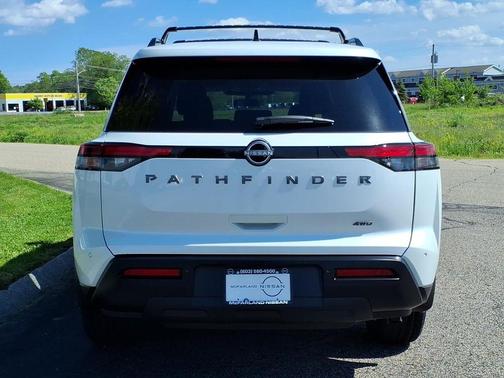 Everest White P 2026 Nissan Pathfinder SV