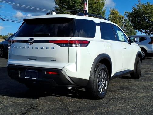 2025 Nissan Pathfinder SV