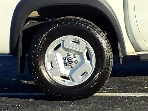 2024 Nissan Frontier SV