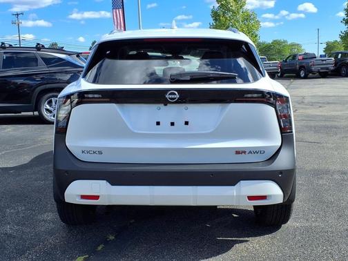 2025 Nissan Kicks SR