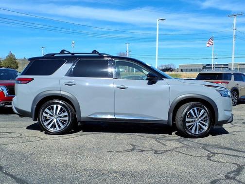 Gray 2 Tone 2022 Nissan Pathfinder Platinum