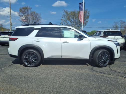 Everest White P 2026 Nissan Pathfinder SL